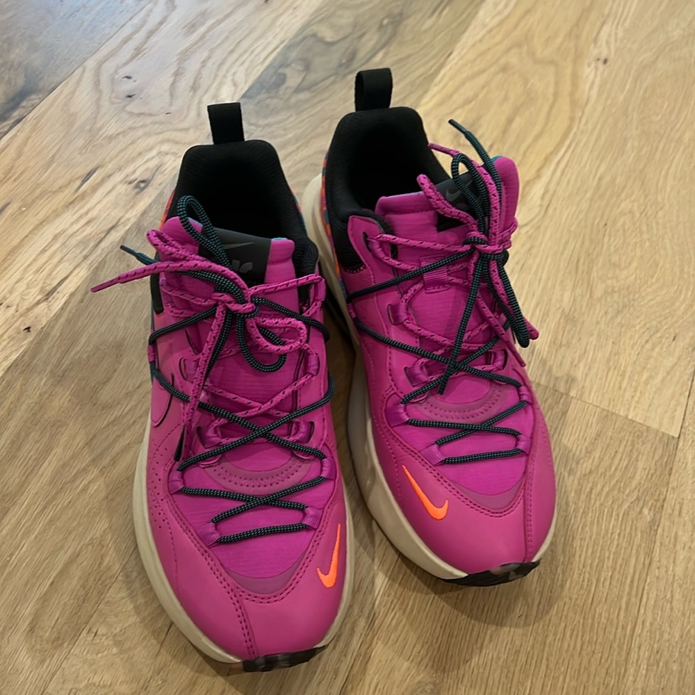 Nike Air Max Viva in hyper magenta/black/turbo green. Size 9.5W